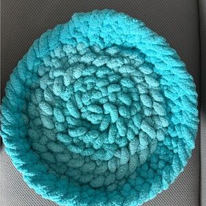 Handmade Blue Textured Round Pet Bed